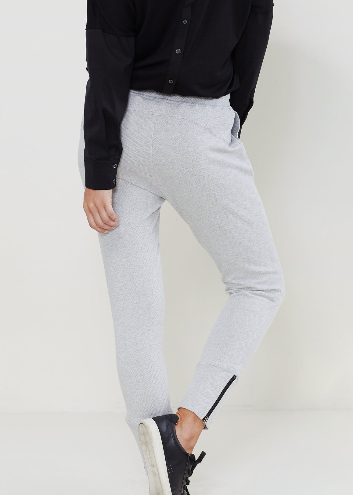Drawstring Waist Fitted Jogger Pants In Heather Grey