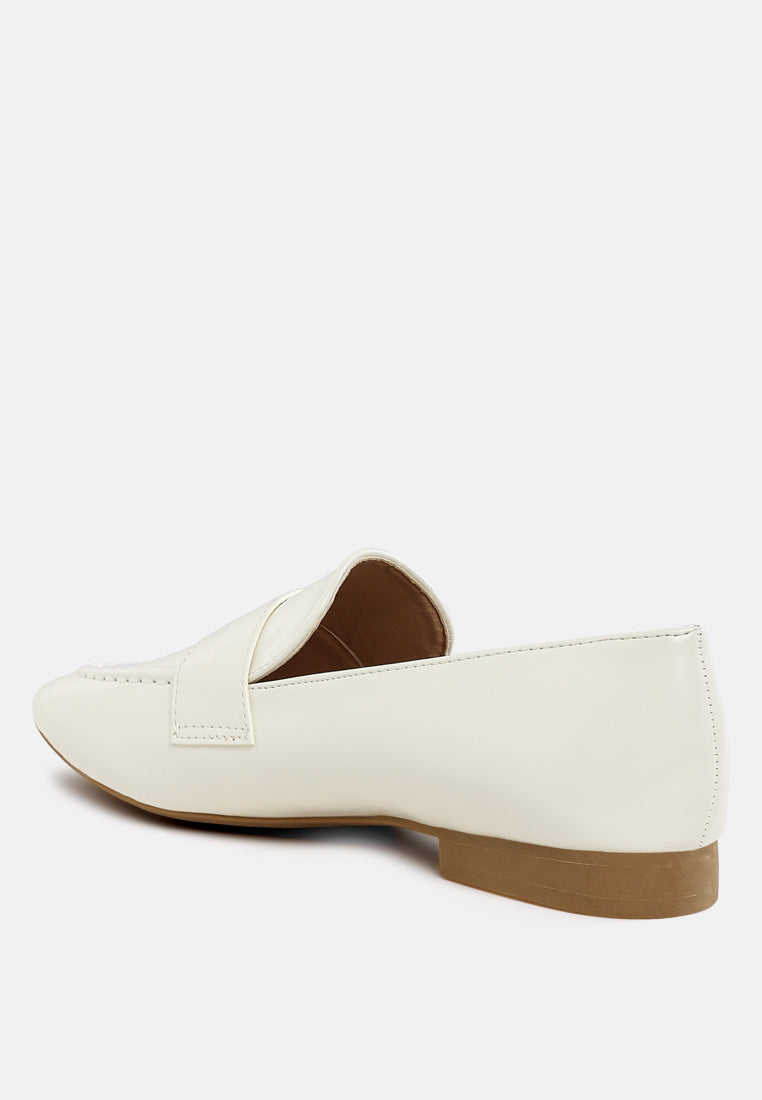 Classic Round Toe Heel Loafers