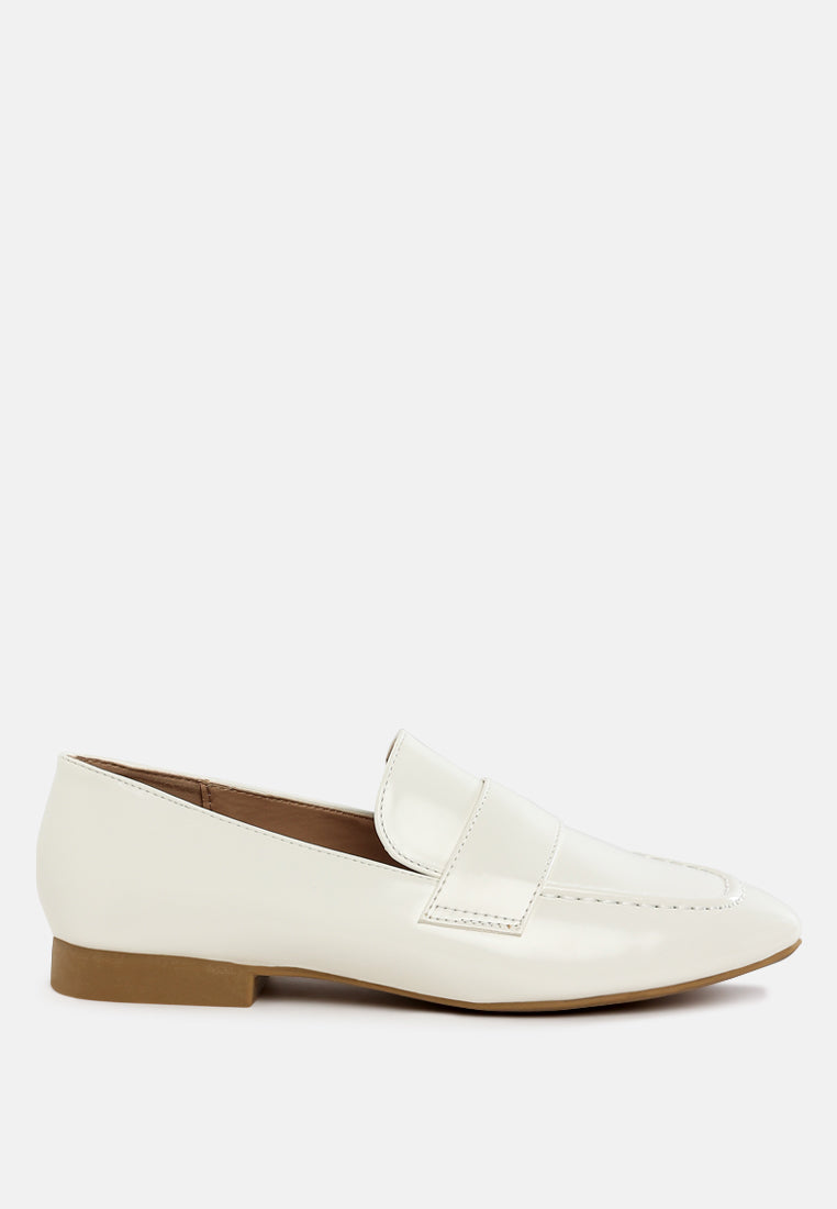 Classic Round Toe Heel Loafers