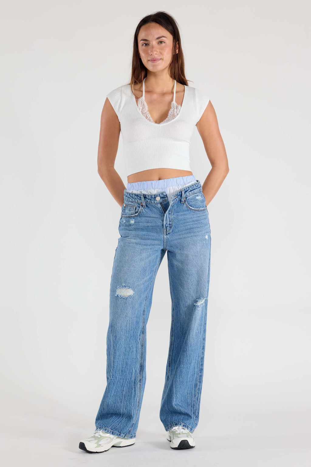 Low Waist Relaxed Straight Jeans with Tie Wash