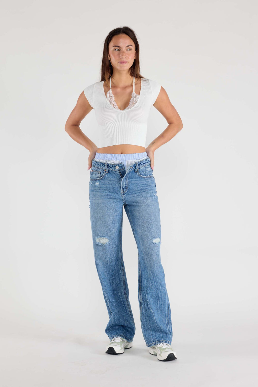 Low Waist Relaxed Straight Jeans with Tie Wash