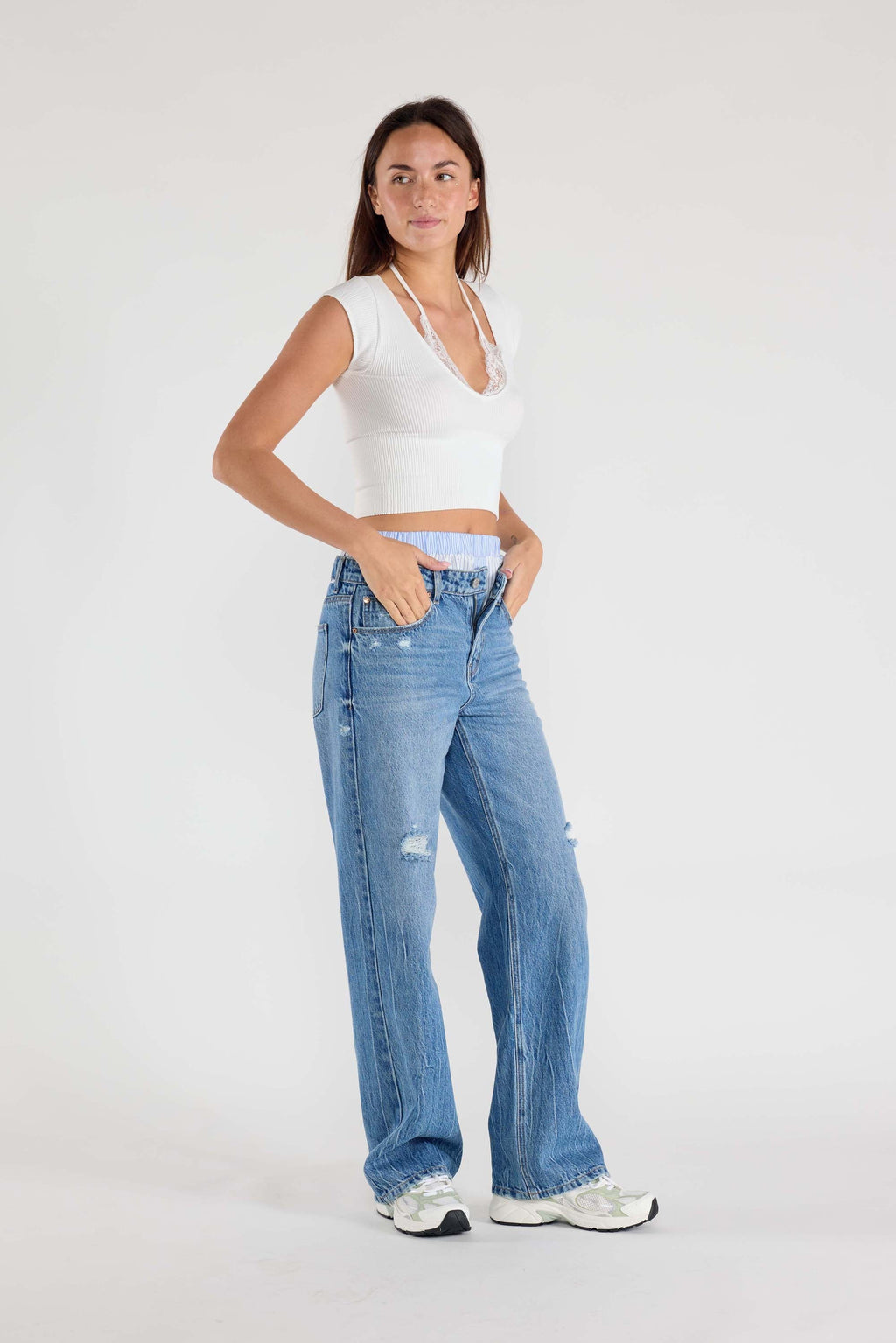 Low Waist Relaxed Straight Jeans with Tie Wash