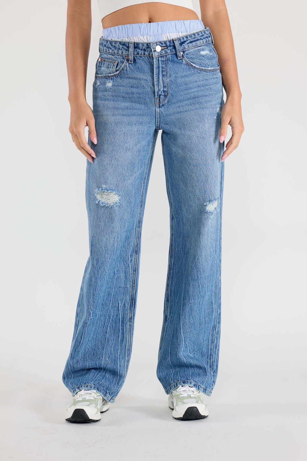 Low Waist Relaxed Straight Jeans with Tie Wash
